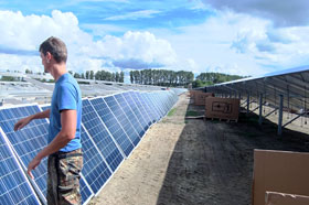 Solarmodul-Montage im Freiland