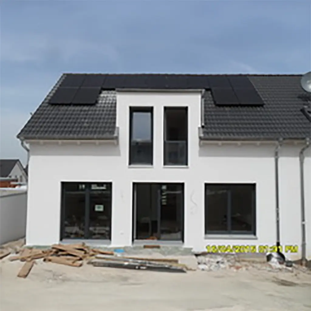 Photovoltaik 3000 kWh Bad Rappenau: Solaranlagen auf Neubau-Dachgaube.